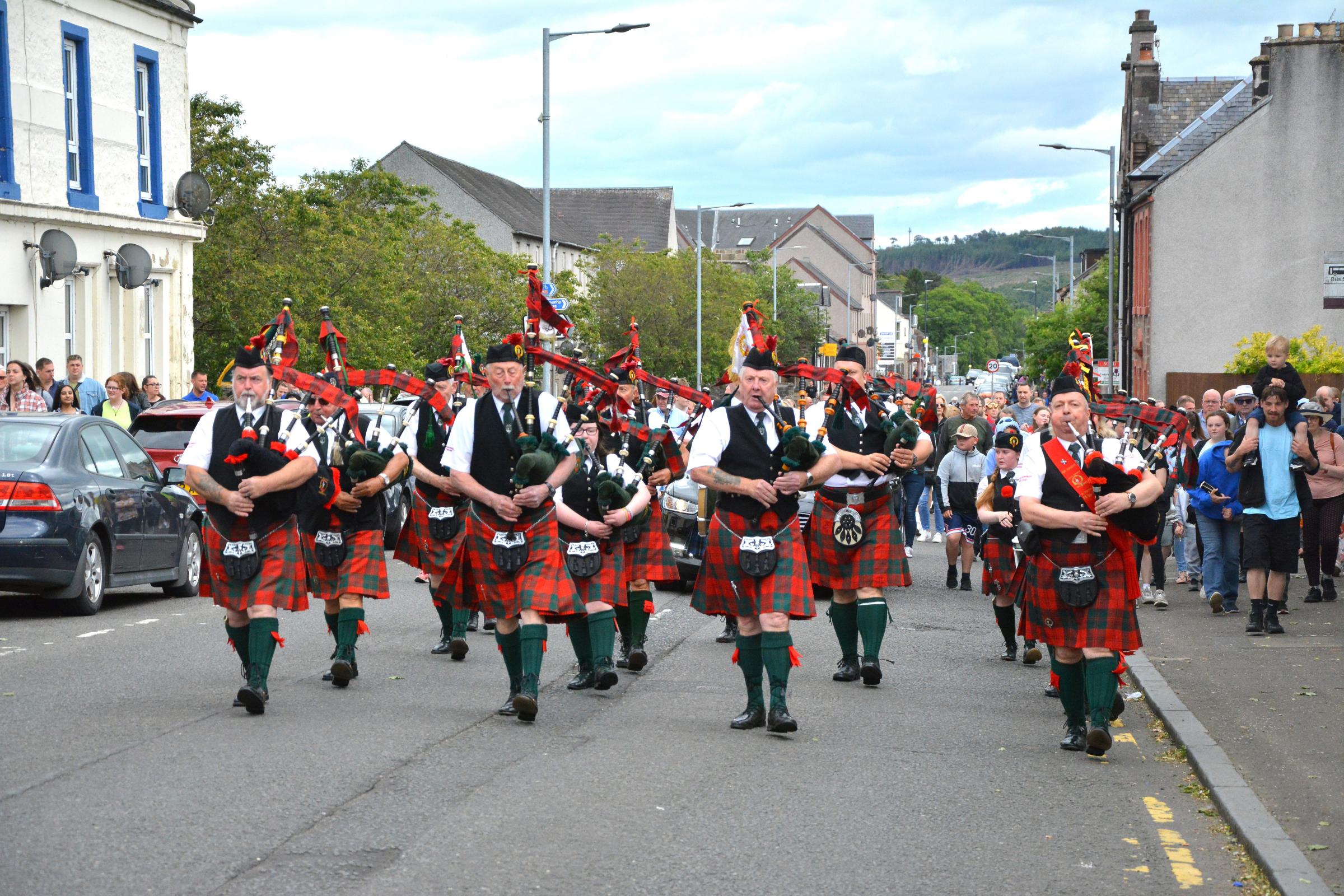 Sun shines for return of Tillicoultry Gala Day