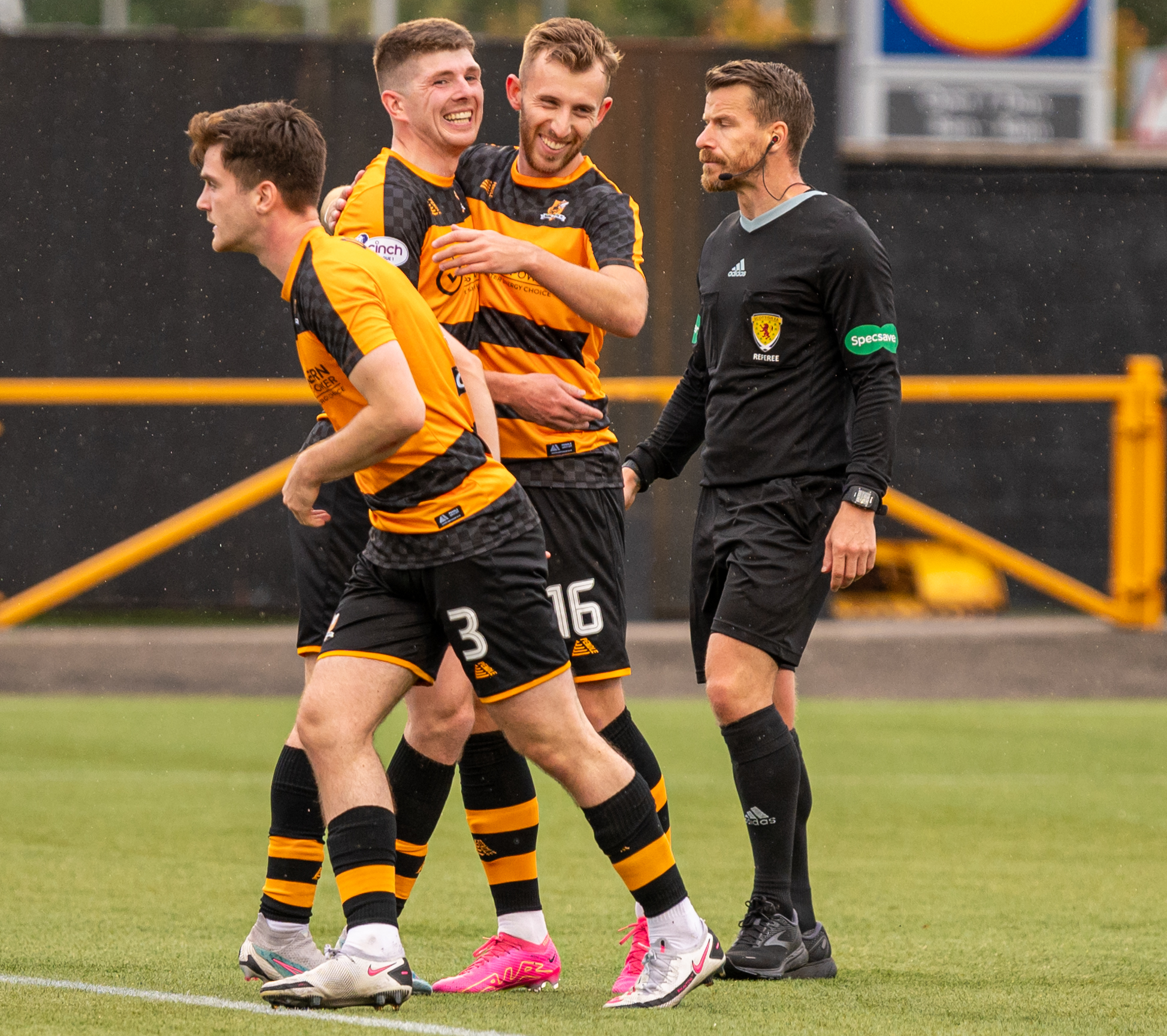Alistair Roy scores goal on debut for Alloa Athletic